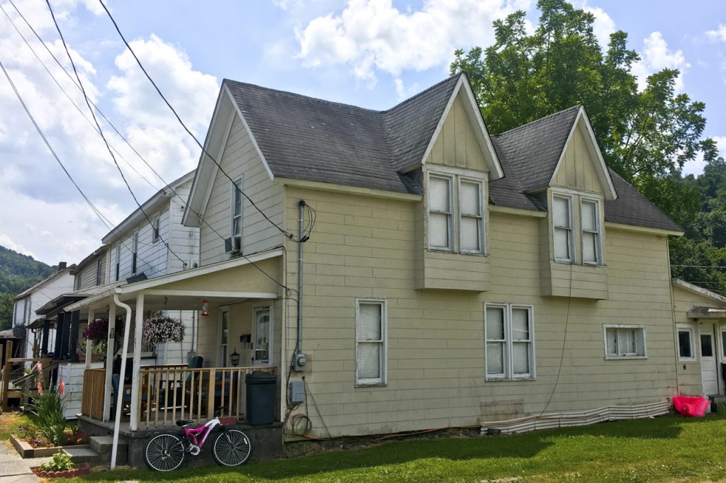 210 Poplar St in 2015